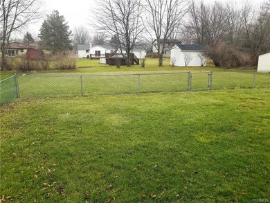 7257 Winbert Dr, North Tonawanda, NY 14120 - photo 3