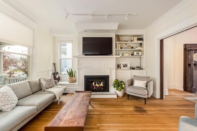 Living room with Fireplace