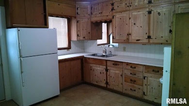 1931 W 4th St, Davenport, IA 52802 - photo 3