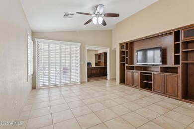 7-web-or-mls-4718-e-woburn-ln