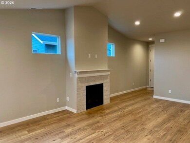 165 W 19th St, Lafayette, OR 97127 - photo 4