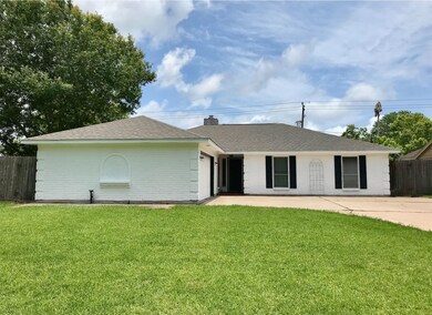 4855 Charnock Dr, Alvin, TX 77511 - photo 2