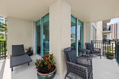 Balcony of 902-S