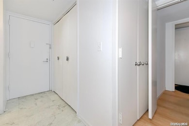 88 Cuttermill Rd unit 112, Great Neck, NY 11021 - photo 4