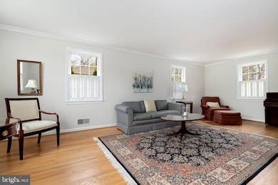 8811 Stonehaven Ct, Potomac, MD 20854 - photo 4