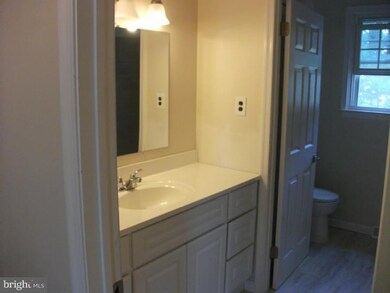 16 Tanglewood Dr, Langhorne, PA 19047 - photo 5