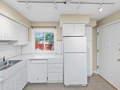35 Jacqueline Rd unit C, Waltham, MA 02452 - photo 5