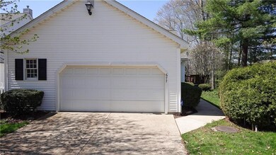 677 Grand View Ln, Aurora, OH 44202 - photo 2