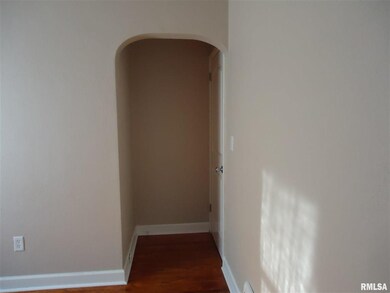 2348 W High St, Davenport, IA 52804 - photo 3