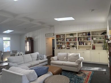 Built-ins in livingroom area