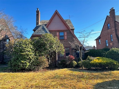 192 Brixton Rd S, Garden City, NY 11530 - photo 3