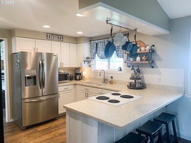 1413 SW 25th St, Troutdale, OR 97060 - photo 6