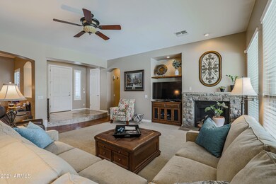 Lg great room w/custom entertainment ctr