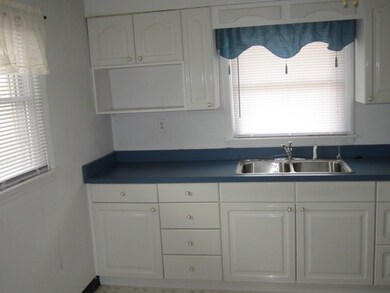 2315 Sheridan St, Anderson, IN 46016 - photo 2