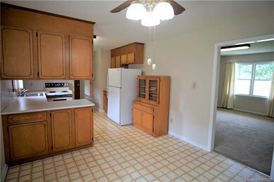 122 W Haven Dr, Statesville, NC 28625 - photo 4