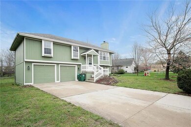 102 S Huntsman Blvd, Raymore, MO 64083 - photo 2