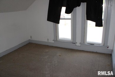 1501 W 4th St, Davenport, IA 52802 - photo 7