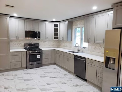 478 Walnut St, Ridgefield, NJ 07657 - photo 5