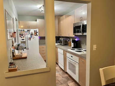 30515 W 14 Mile Rd, Farmington Hills, MI 48334 - photo 3