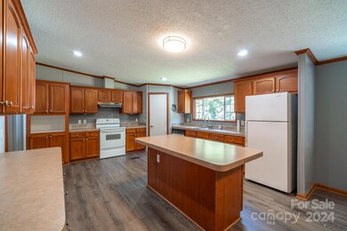 124 Kodak Dr, Statesville, NC 28625 - photo 2