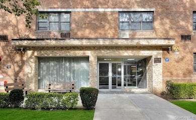 Lindenwood Village Section C unit 1, Howard Beach, NY 11414 - photo 3