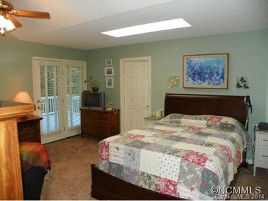 Master w/dr to deck,skylight