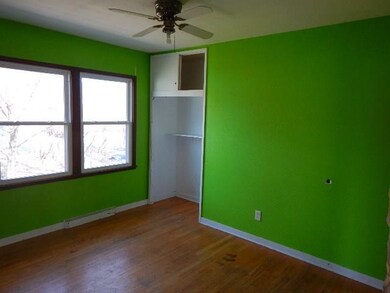 1008 38th St SE, Cedar Rapids, IA 52403 - photo 3