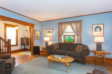 02_207CedarStreet_165_LivingRoom_LowRes