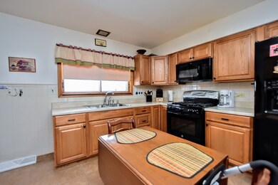 2411 8th Pkwy, Waukegan, IL 60085 - photo 5