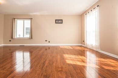 2752 Bluewater Cir, Naperville, IL 60564 - photo 2