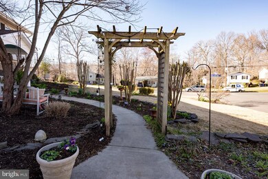 8216 Crown Court Rd, Alexandria, VA 22308 - photo 3