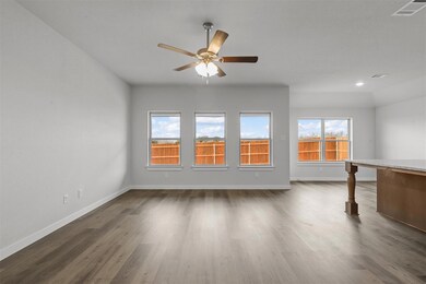 1404 Dry Creek Dr, Cleburne, TX 76033 - photo 6