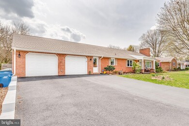 16639 Longstreet Dr, Williamsport, MD 21795 - photo 2