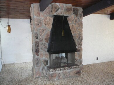 TWO-WAY FIREPLACE