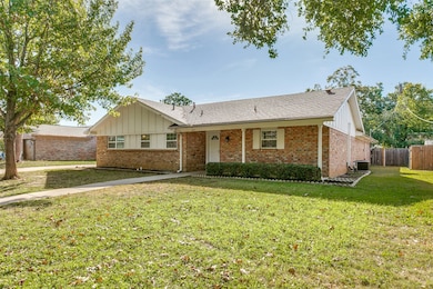 425 W Pleasantview Dr, Hurst, TX 76054 - photo 2