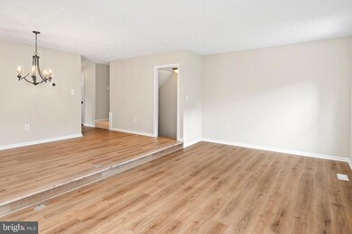 18608 Winding Creek Place, Germantown, MD 20874 - photo 5