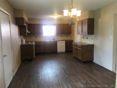 596 W 147th St S, Glenpool, OK 74033 - photo 3