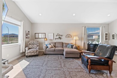 284 S Nevada Ave, East Wenatchee, WA 98802 - photo 6