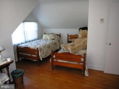 2706 Frazier Dr, Temple Hills, MD 20748 - photo 2