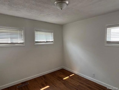 1605 E Greig Ave, Madison Heights, MI 48071 - photo 6