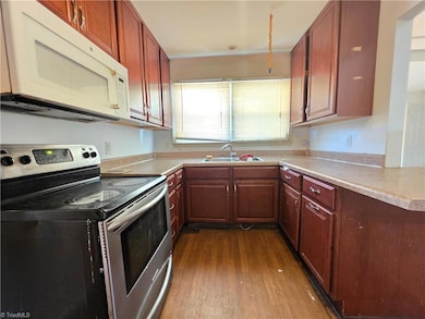 807 Tuscaloosa St, Greensboro, NC 27406 - photo 6