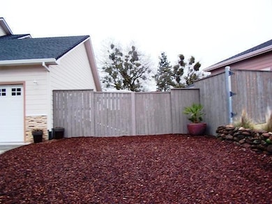 488 Ridgeway Ave, Central Point, OR 97502 - photo 4