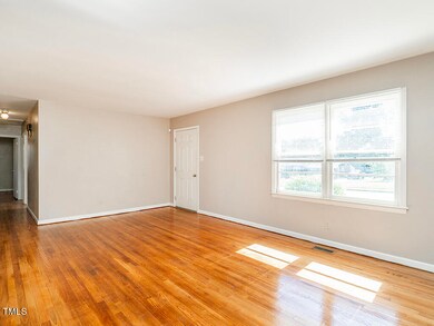 05 2923_McKinneySt LivRm2_MLS