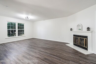 LIVING ROOM /DINING ROOM COMBINATION