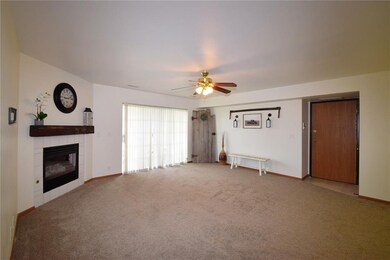 4533 1st Ave SW unit 7, Cedar Rapids, IA 52405 - photo 2
