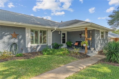 502 Spinn St, Brenham, TX 77833 - photo 2