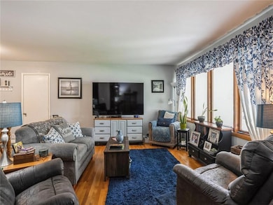 909 S 14th Ave W, Newton, IA 50208 - photo 4