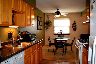 491 Willow Rd E, Staten Island, NY 10314 - photo 4