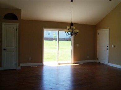 413 Donovan Cir, Harrodsburg, KY 40330 - photo 4