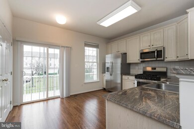 25377 Crossfield Dr, Chantilly, VA 20152 - photo 4